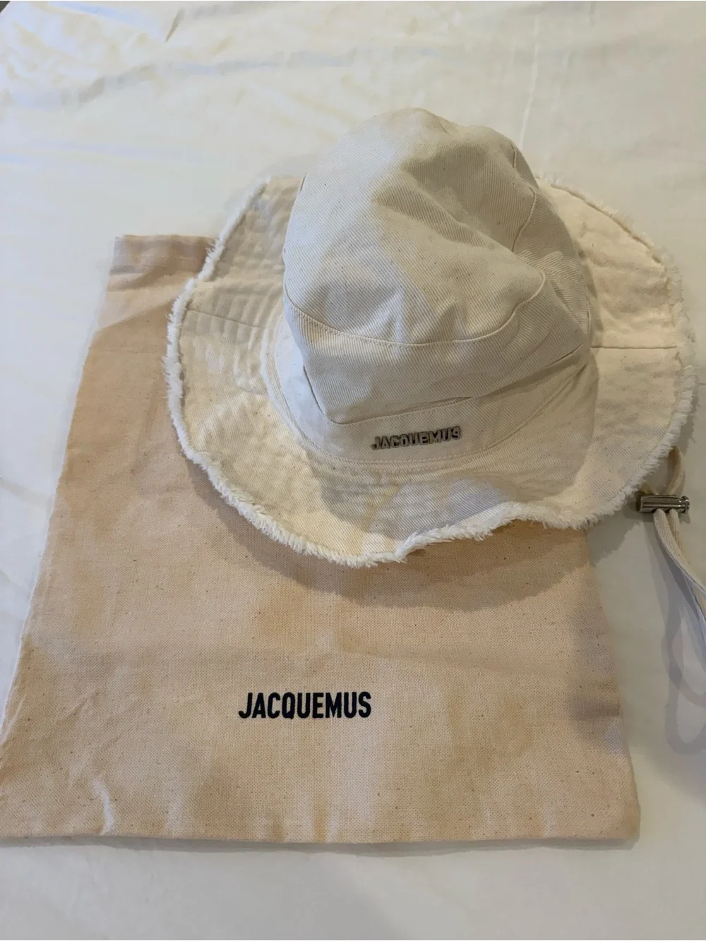 Jacquemus Off-White Artichaut Bucket Hat with Chin Strap